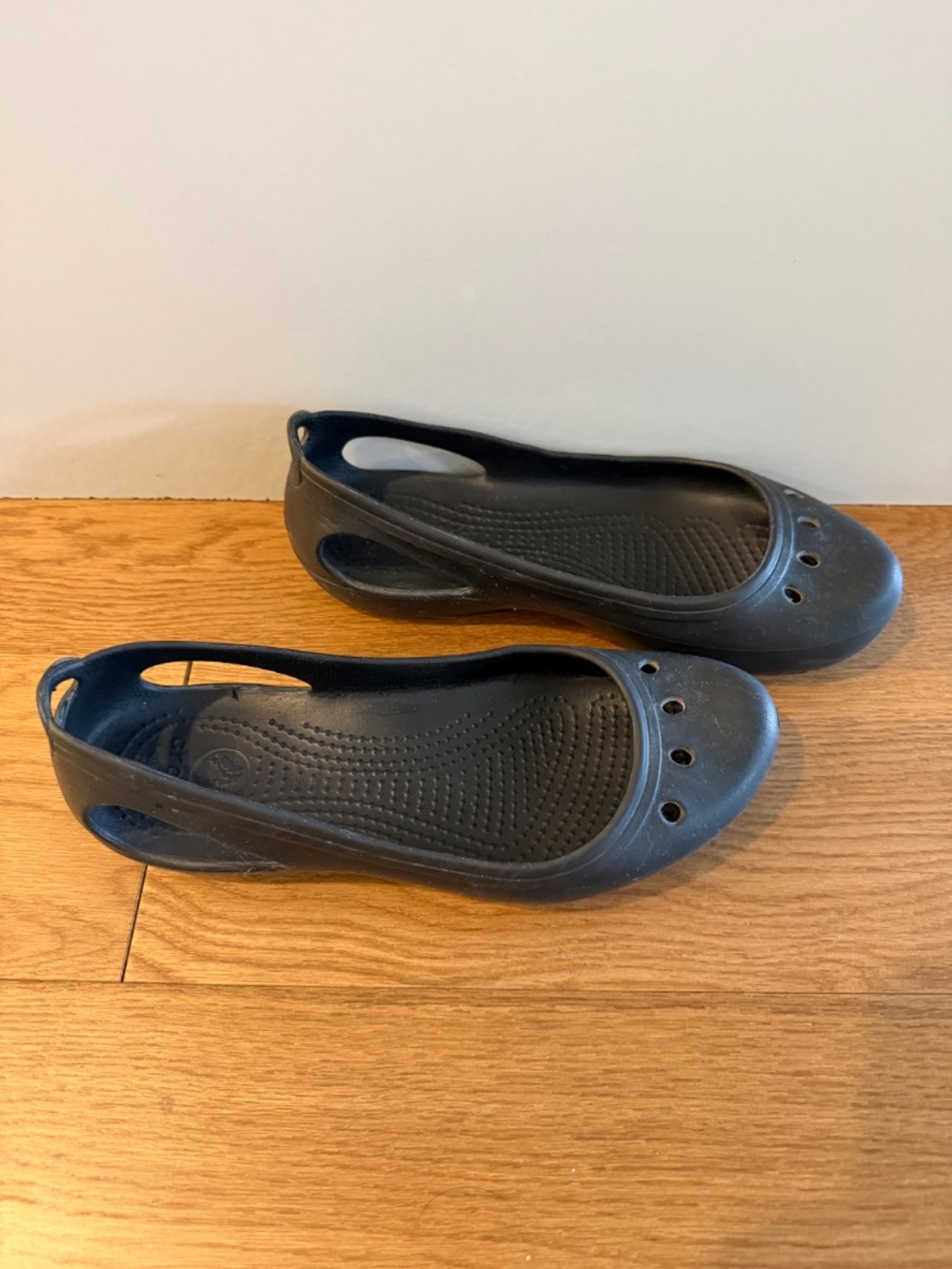 Crocs 6 - Picture 2 of 2